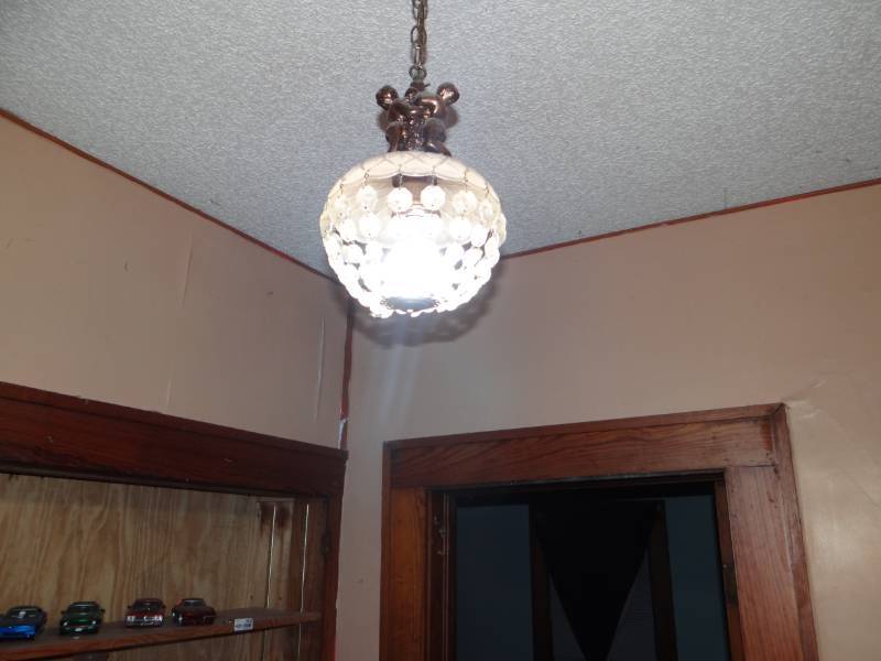 lot 6931 image: Hanging light.