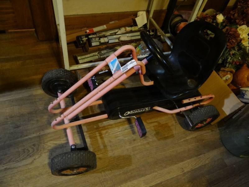 lot 6939 image: Hauck peddle car.