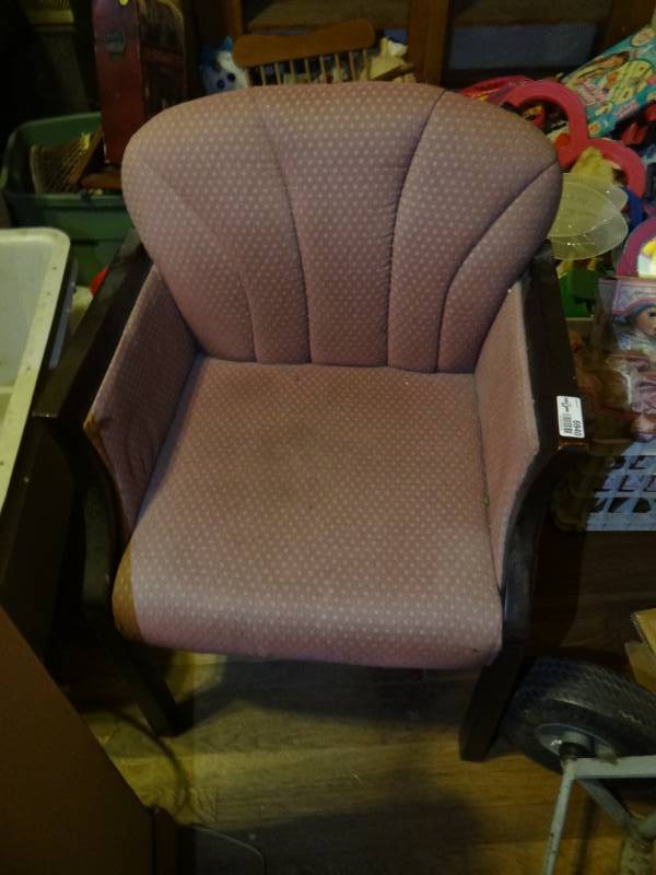 lot 6940 image: Office chair.