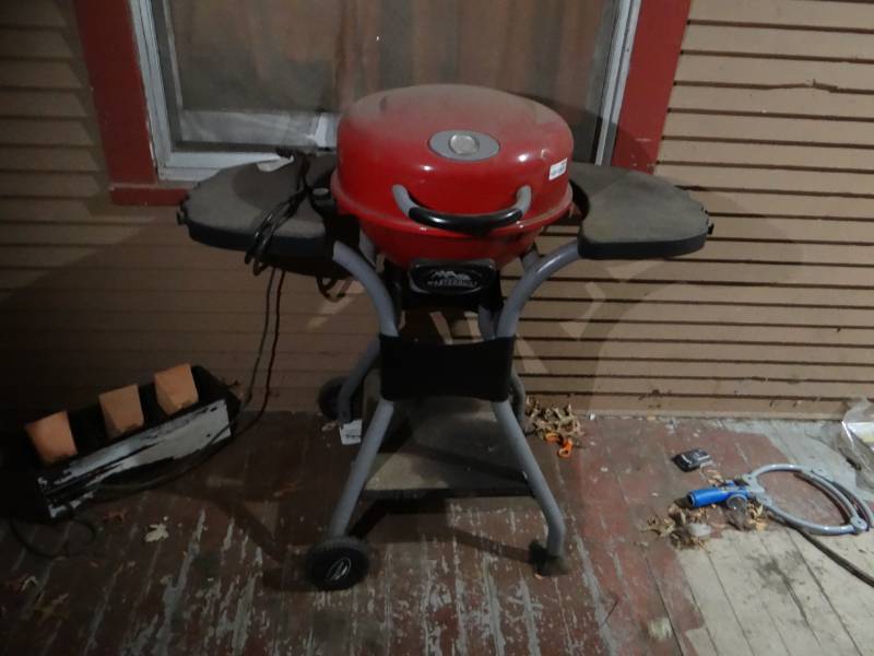 lot 6944 image: Master built Electric grill.