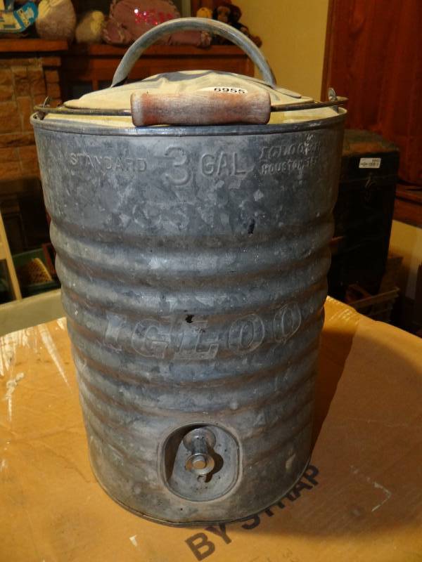 lot 6955 image: 3 Gallon drinking cooler.