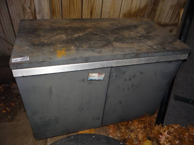 lot 6958 image: Metal shop cabinet on wheels with contents.