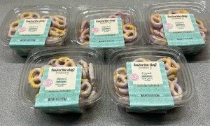 lot 6770 image: Lot of 5 Favorite Day Bakery Dipped Pretzels (Exp. 12012026)