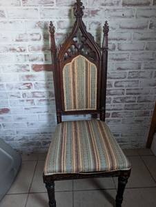 lot 552 image: Gothic Revival Carved Oak Hall Chair - 47 in back