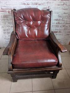 lot 554 image: Wood Frame Lounge Chair with Footrest - 28x27x33 in
