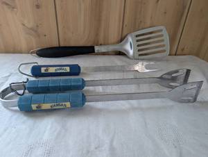 lot 2007 image: Kansas Jayhawks BBQ Grilling Tool Set with Spatula and Fork