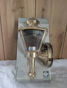 lot 2014 image: TSI Prime Polished Brass Wall Mount Coach Lantern Model T51603-2