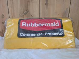 lot 2019 image: Rubbermaid Commercial Janitor Cart Bag Kit FG617388