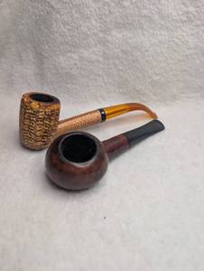 lot 3009 image: Missouri Meerschaum Corn Cob Pipe & Briar Bulldog Pipe Set of Two