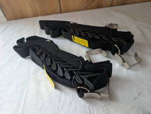 lot 3507 image: Car Rooftop Cargo Tie Down Straps with Metal Hooks