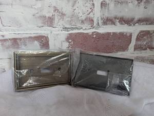 lot 3521 image: Brass Tone Single Toggle Light Switch Wall Plate Covers Set of 2