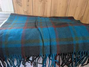 lot 4000 image: Pendleton Wool Blanket Blue Green Plaid Pattern