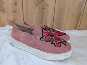 lot 4501 image: Pink Suede Slip-On Platform Sneakers with Floral Embroidery