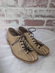 lot 4515 image: Vintage Hyde Leather Bowling Shoes