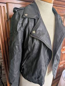lot 4516 image: Forever 21 Black Faux Leather Moto Jacket - Size Small