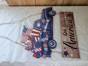 lot 8004 image: Patriotic Truck and God Bless America Wall Decor Set