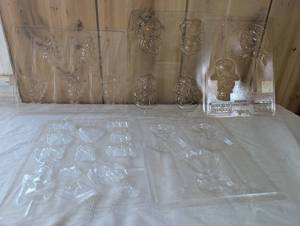 lot 8006 image: Plastic Dessert Molds - Holiday Themes
