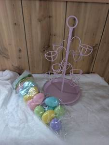 lot 8007 image: Pink Wire Egg Holder Stand  Plastic Eggs