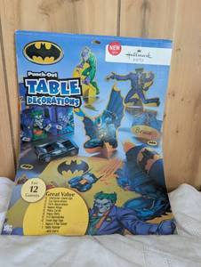 lot 8011 image: Batman Punch-Out Table Decorations Party Set by Hallmark