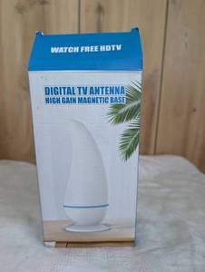 lot 8602 image: Indoor Digital TV Antenna with High Gain Magnetic Base