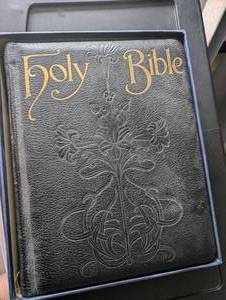 lot 9500 image: Holman Family Bible KJV Genuine Leather with Gold Gilt Pages