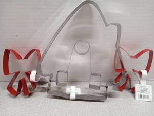 lot 6832 image: Cookie Cutter Set with Red Ribbon Bow Ties