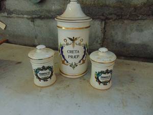 lot 4064 image: 3 Pieces - Apothecary Bottles 