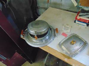 lot 4075 image: Vintage Waffle Maker with Bakelite Handles