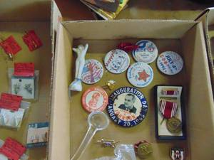 lot 4089 image: Political Pins - Jewelry and More