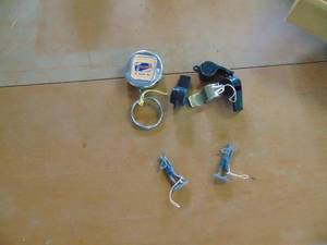 lot 4096 image: Whistles - Metal Army Men - Retractable Keychain