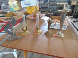lot 4112 image: 4 Candle Holders - 2 matching - 2 mismatched