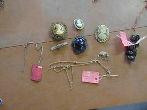lot 4116 image: Assorted Cameo Brooches - Tie Tacks and Pins