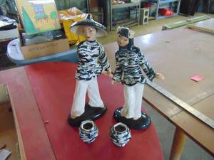 lot 4133 image: Asian Figurines with Buckets