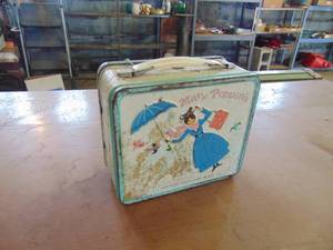 lot 4141 image: Mary Poppins Lunchbox - No thermos
