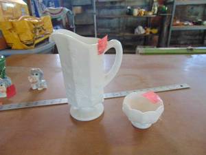 lot 4145 image: Milk Glass Pitcher and Sugar Bowl 