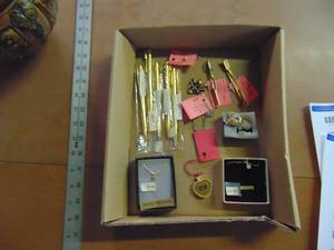 lot 4150 image: Selection of Gold Colored Jewelry