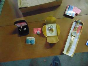 lot 4152 image: Costume Jewelry Selection