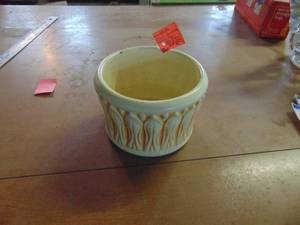 lot 4163 image: Zaneware Planter