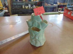 lot 4179 image: Niloak Green Planter