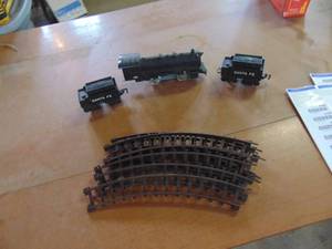 lot 4184 image: Vintage Train piecesToy - Circle track - wind up train