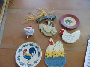 lot 4186 image: Chicken Themed Decor