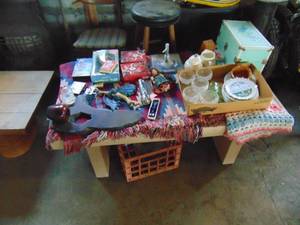 lot 4188 image: Contents of Tabletop