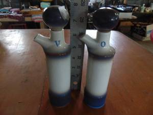lot 4207 image: Goebel Oil and Vinegar Dispensers