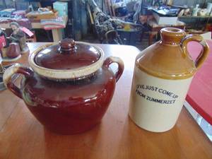 lot 4213 image: McCoy Bean Pot and unmarked small jug