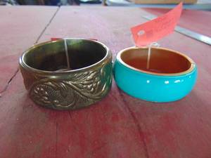 lot 4225 image: Pair of Metal Bracelets