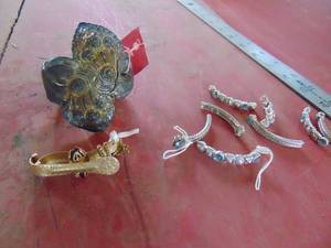 lot 4226 image: Metal Bracelet and Costume Jewelry pieces - Pins 