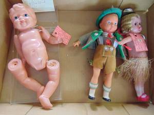 lot 4232 image: Selection of Vintage Dolls