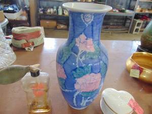 lot 4239 image: Blue Vase - Trinket box and vintage perfume bottle