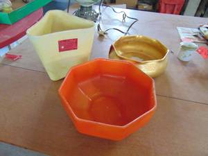 lot 4243 image: Hull Planter - Orange and Gold PlantersBowls