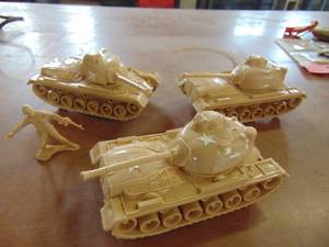 lot 4244 image: 3 Plastic Tanks